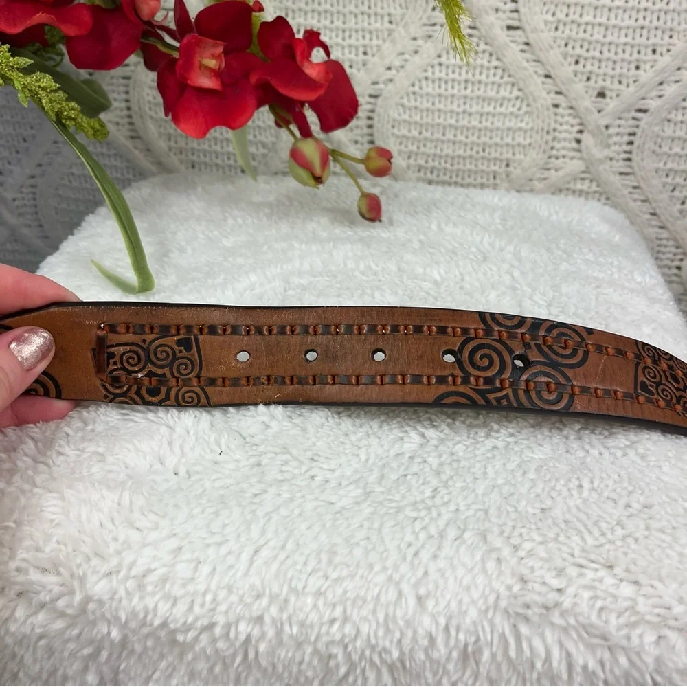 ROBERT GRAHAM | ‎ Brown Tooled Genuine Leather Heart & Floral Belt
